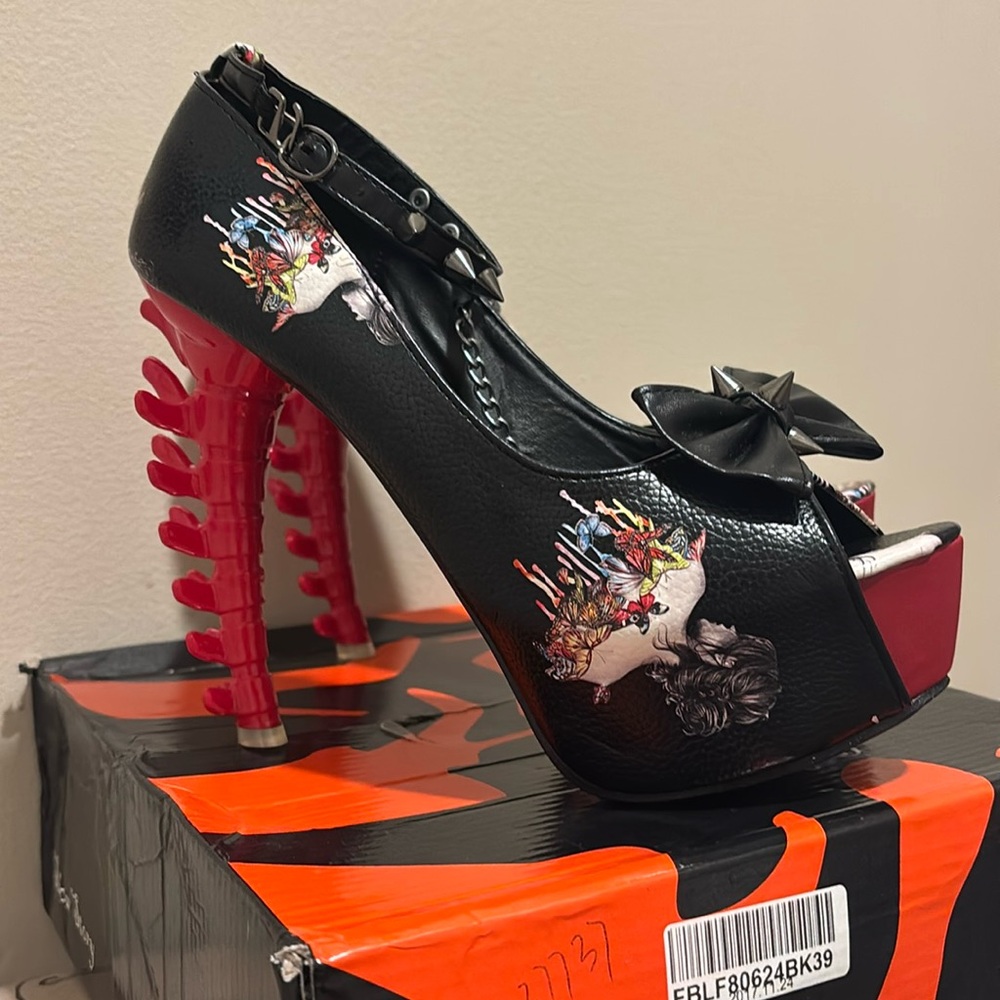Show Story Goth Pumps 🖤 NIB